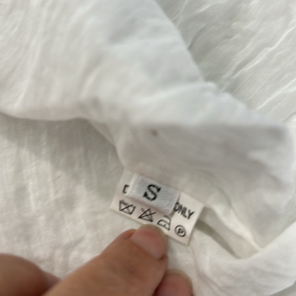 ju’s White‎ Sheer Embroidered Detail Top. Size S - Picture 10 of 13